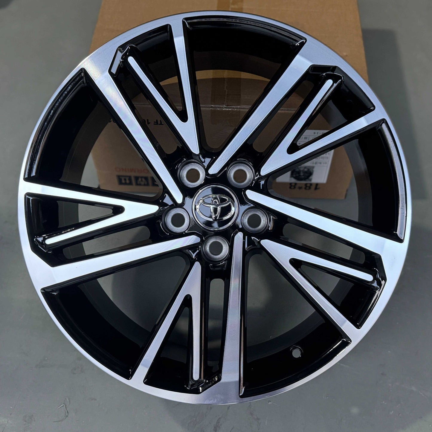 18 Inch 5x114.3 Flow Formed Aluminum Alloy Wheels for Aftermarket Auto Component Importers
