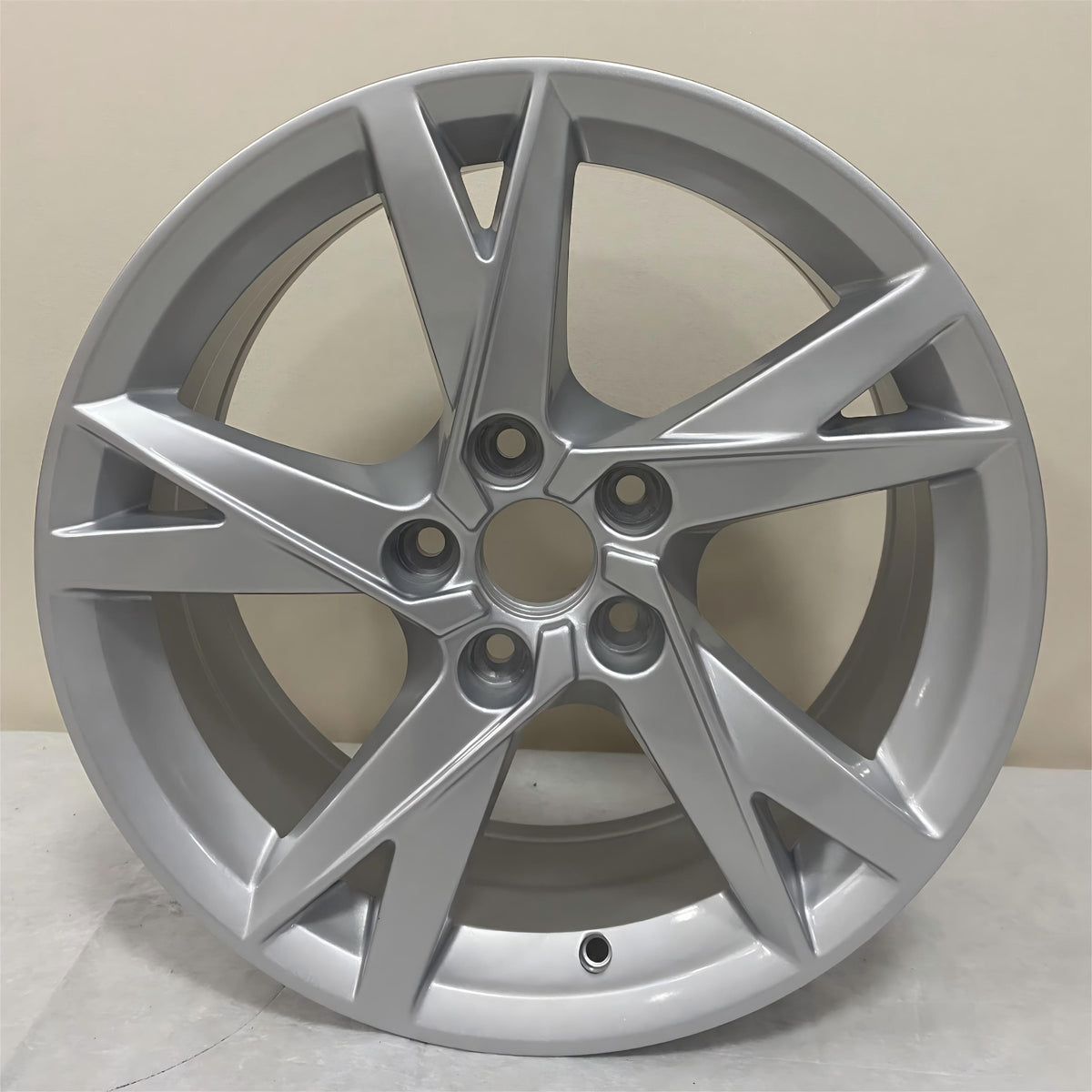 17 inch OEM alloy wheel for Audi Q3 with full silver painted finish