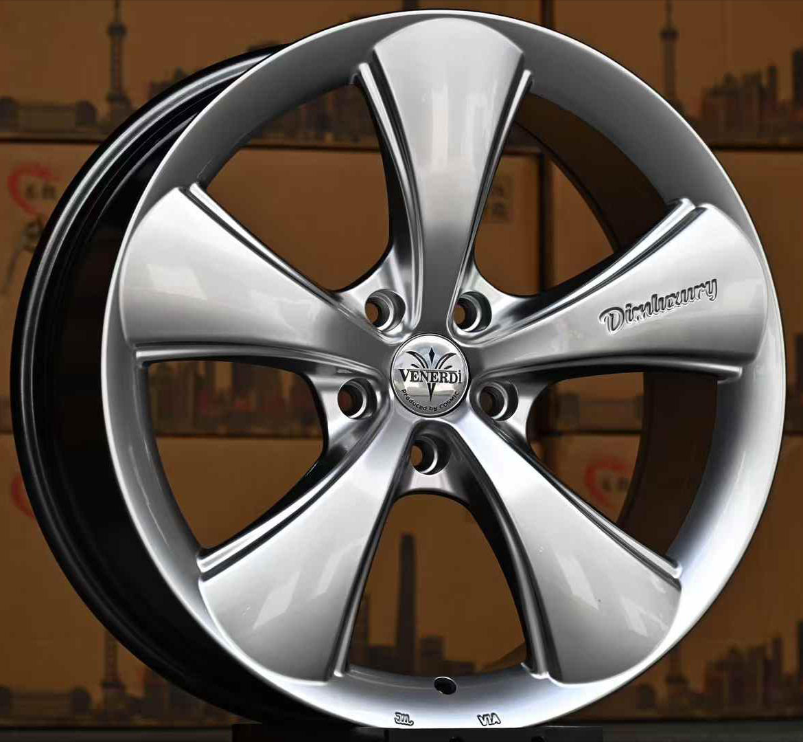 19x8.5 Hyper Silver Alloy Wheel 5*114.3 ET35 CB 73.1