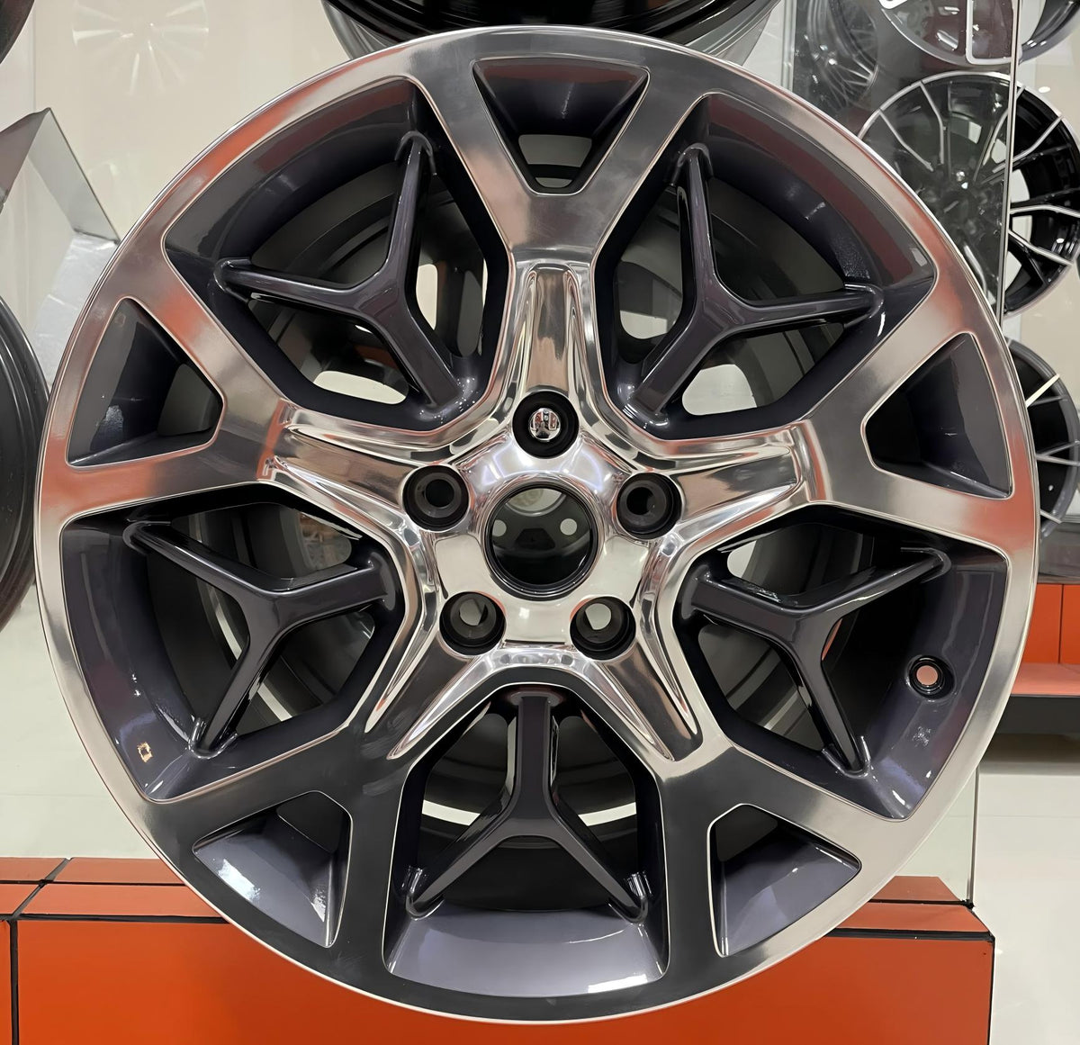 YX634 20 inch Jeep SUV alloy wheel with gunmetal paint and polished details