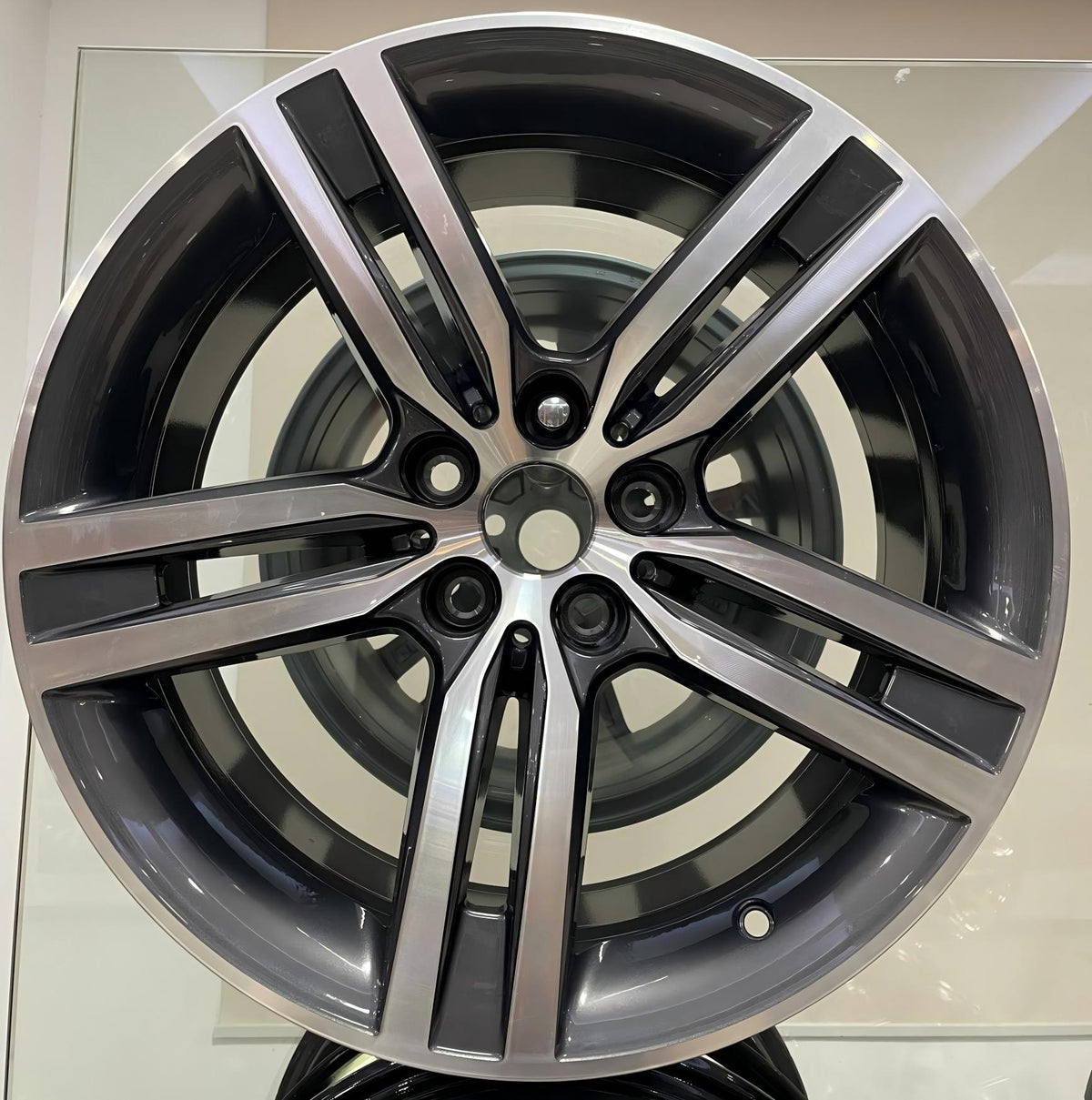 Custom 18 inch automotive alloy wheel with gunmetal machined finish