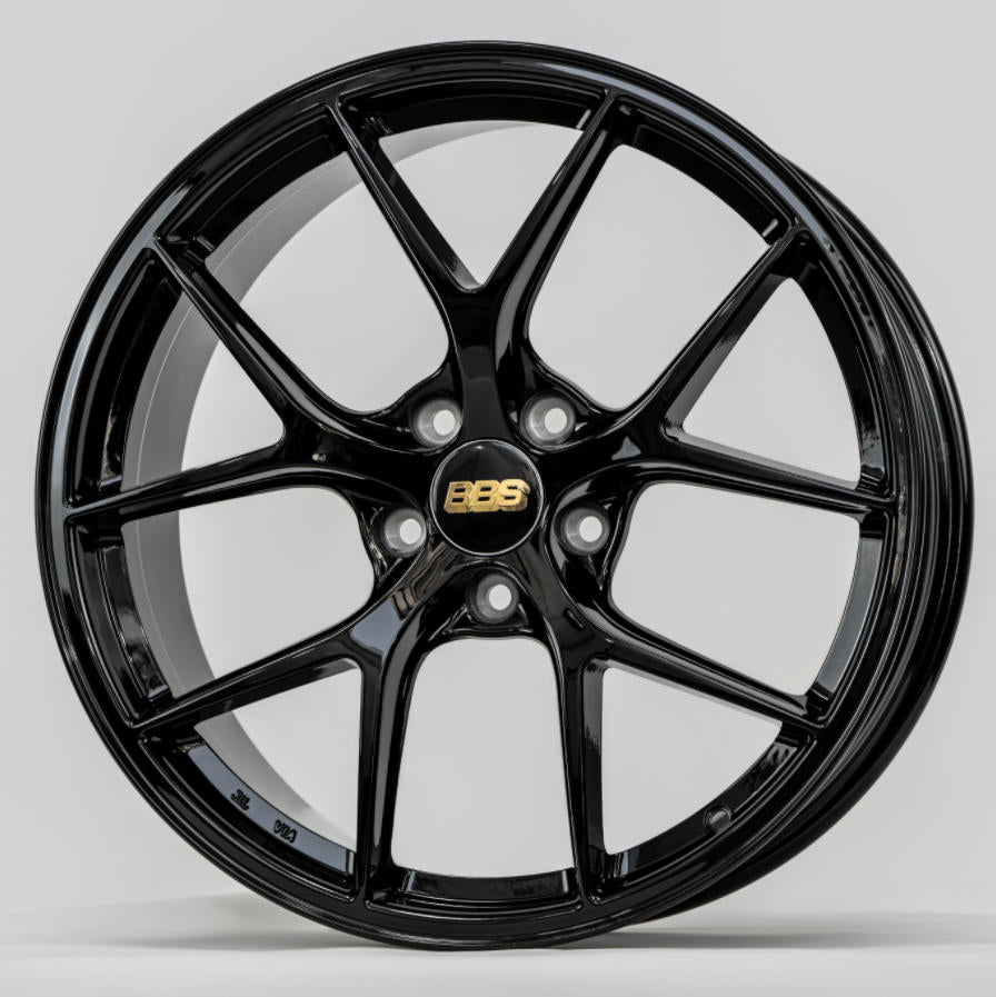 18x8.0 Gloss Black Alloy Wheel 5*114.3 ET35 CB 73.1