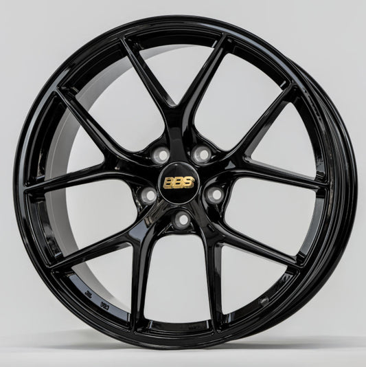 18x8.0 Gloss Black Alloy Wheel 5*114.3 ET35 CB 73.1